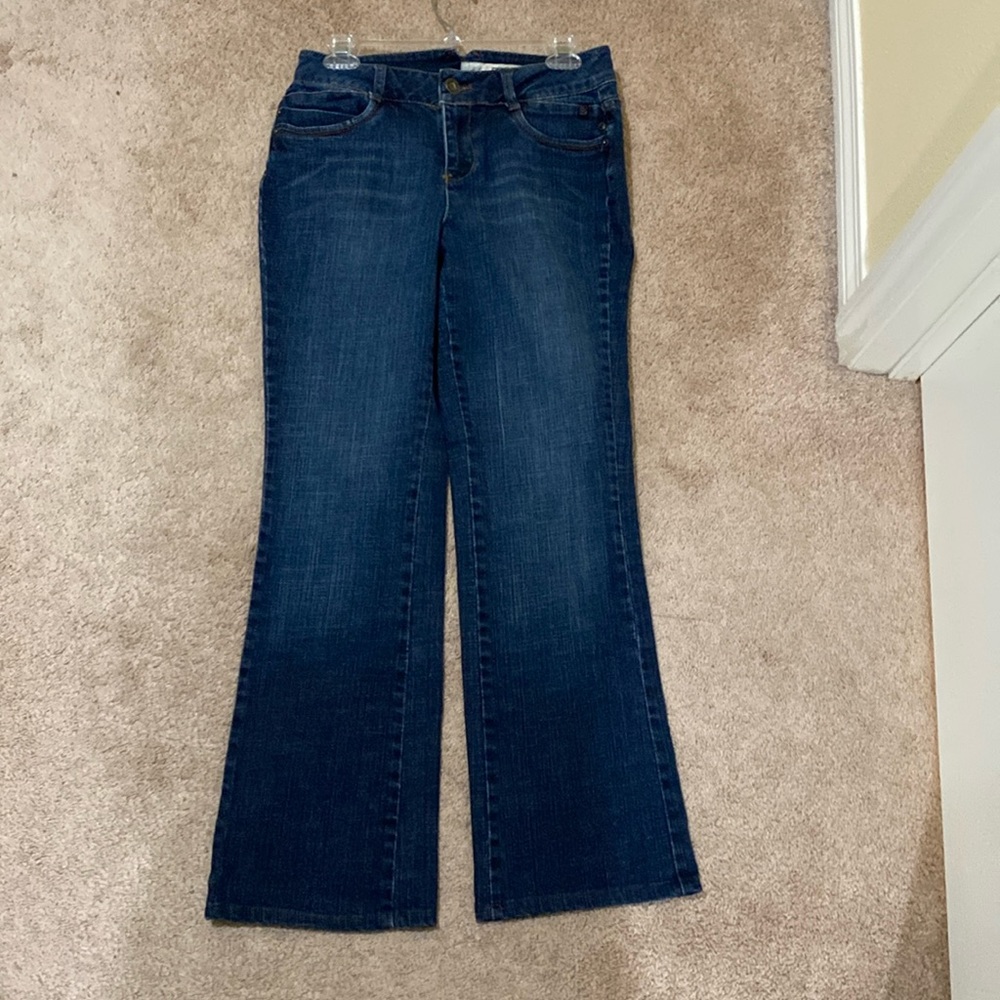 Vintage DKNY flare jeans for curvy stretch fit.